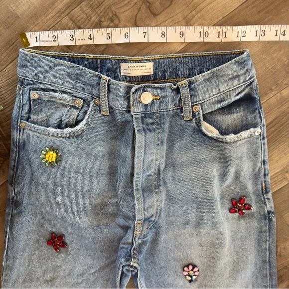 Zara cropped skinny button fly jeans with bead embroidered flowers Size 2 - Picture 3 of 11